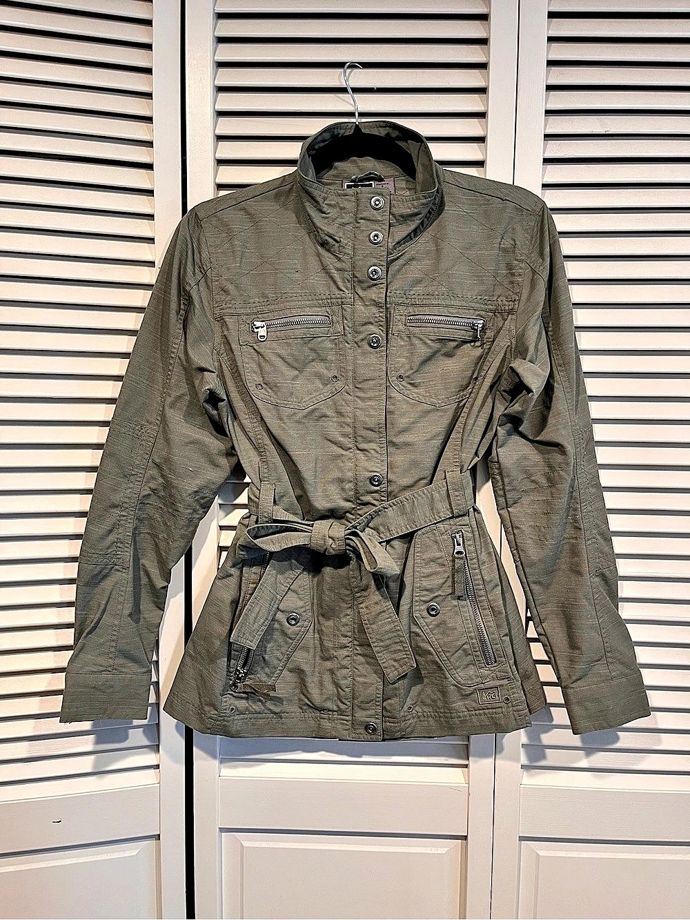 REI Utility Jacket in Green Size Medium - Darling Tie Waist, fitted and flatteri